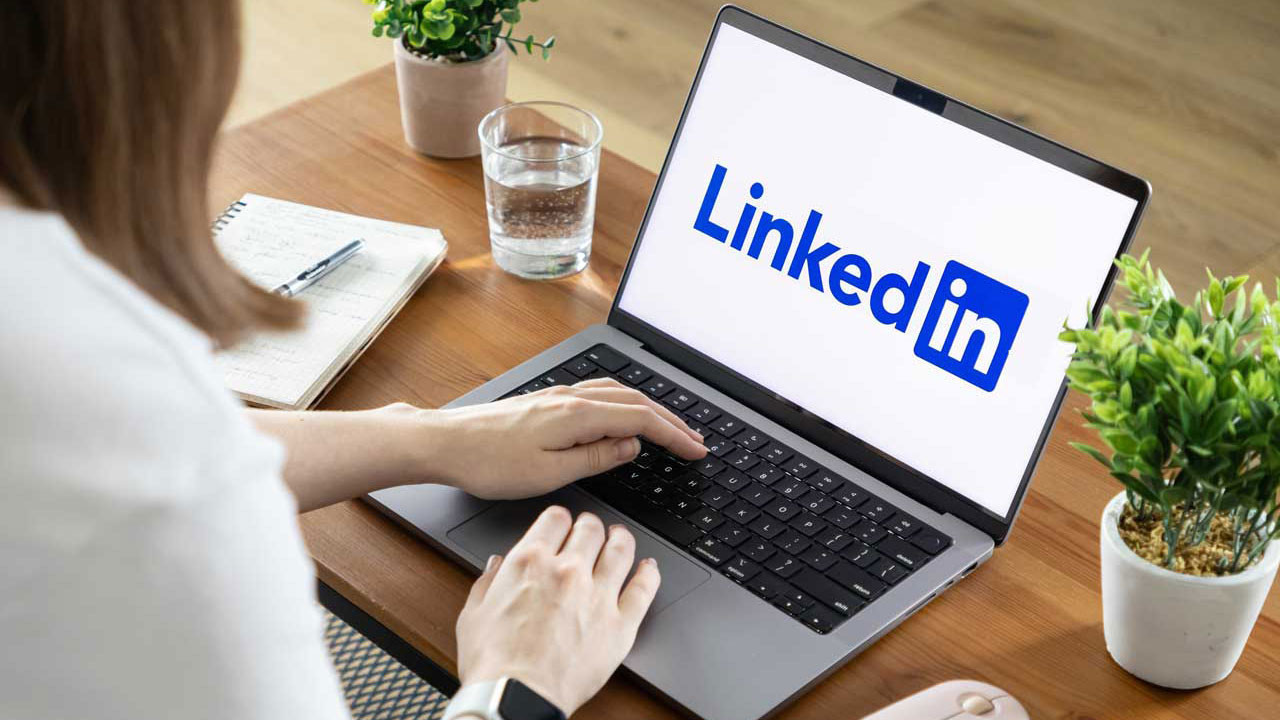 linkedinden yapay zeka guncellemesi profil verileriniz egitim icin kullanilacak rAlRVr7v