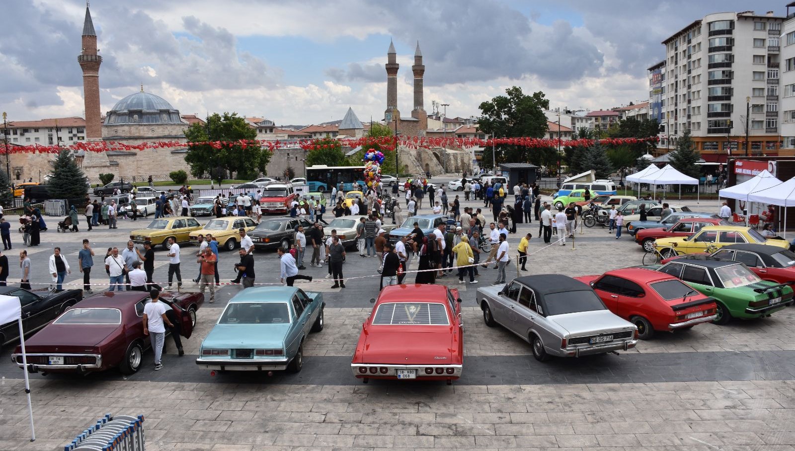 sivasta klasik otomobil fuari acildi Yq7PC5zv