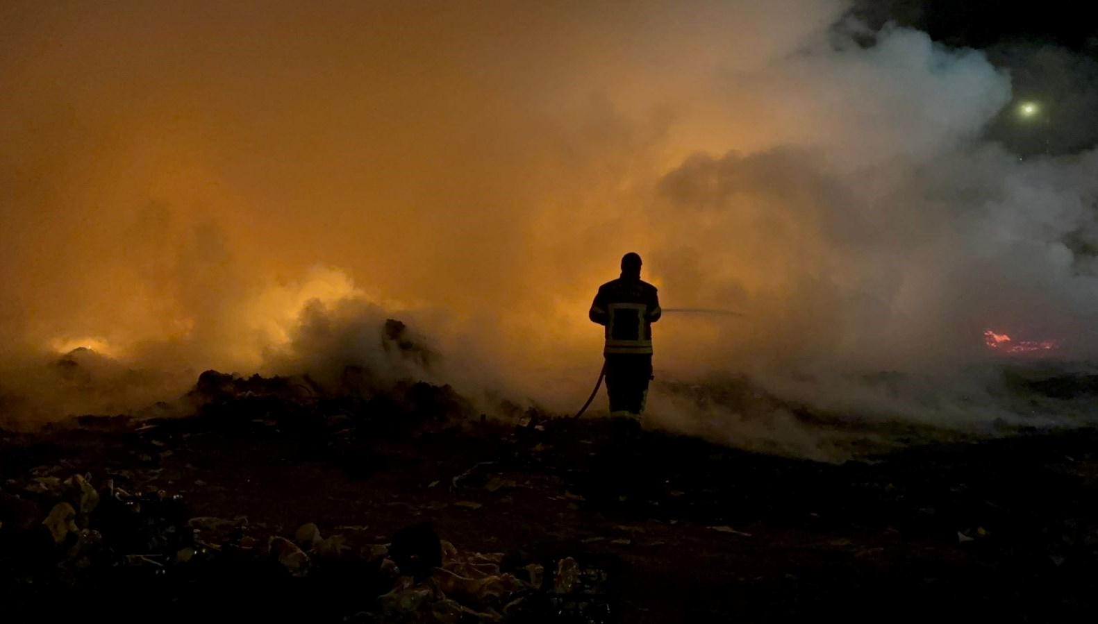 atik yangini eve sicramadan sonduruldu JxQkqp25.jpg