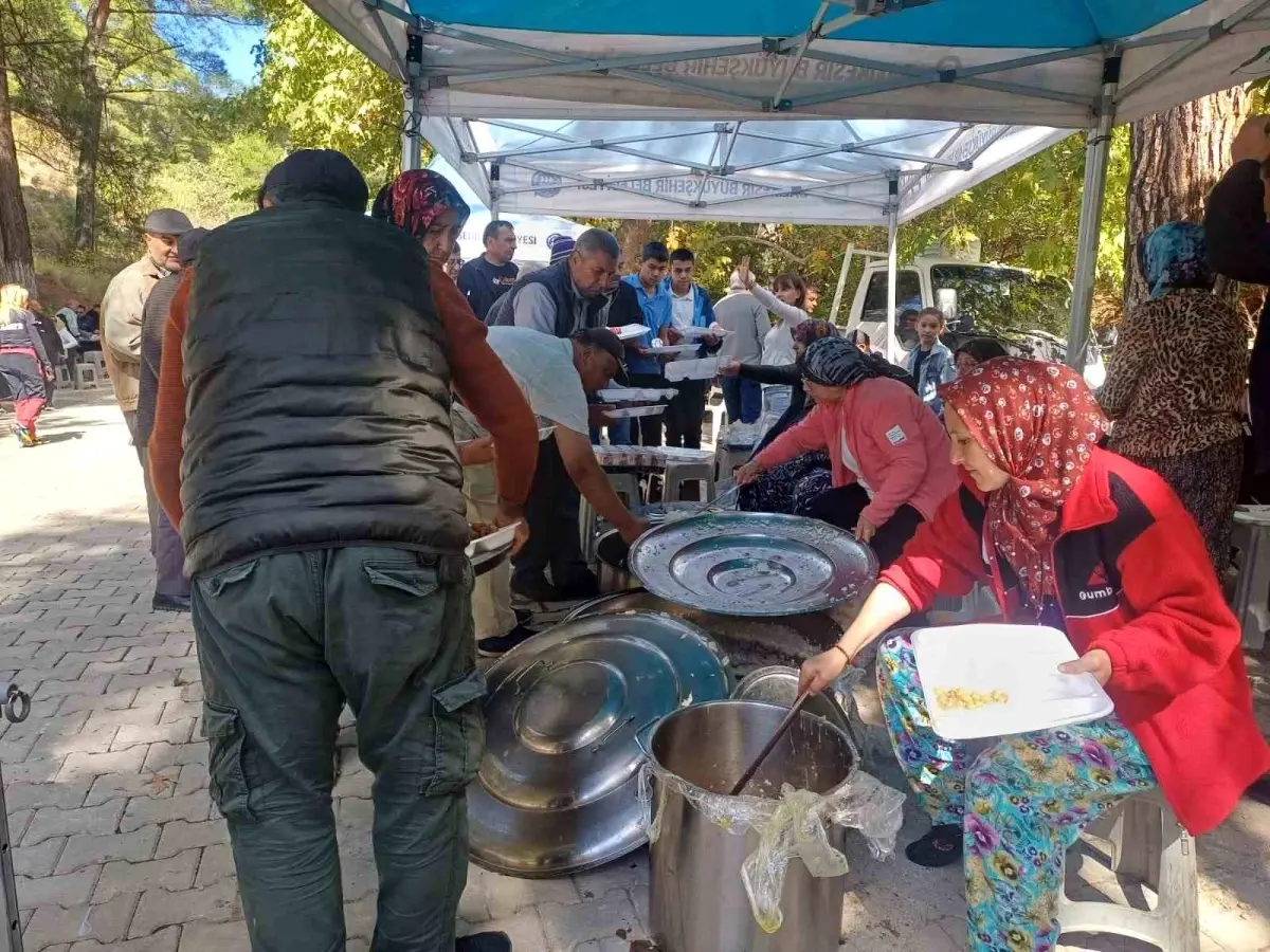 dereli mahallesinde geleneksel koy hayri etkinligi yogun katilimla gerceklesti PchLz1nq.jpg