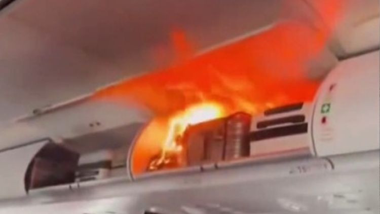 faciadan kil payi kurtuldular yolcu ucagi boyle alev aldi pKp4VK9j.jpg