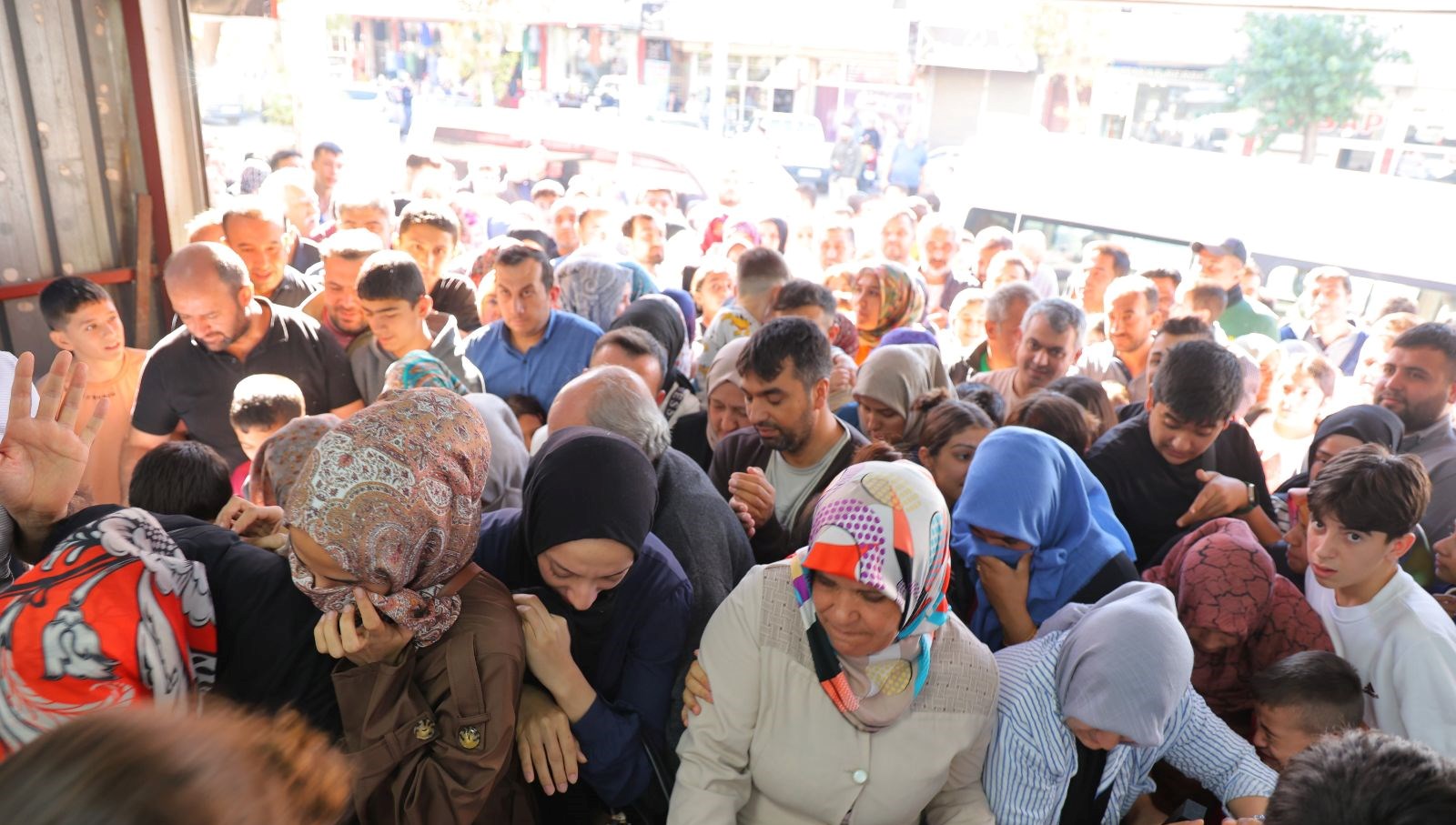 giyim magazasinda indirim izdihama neden oldu aXzz6w3h