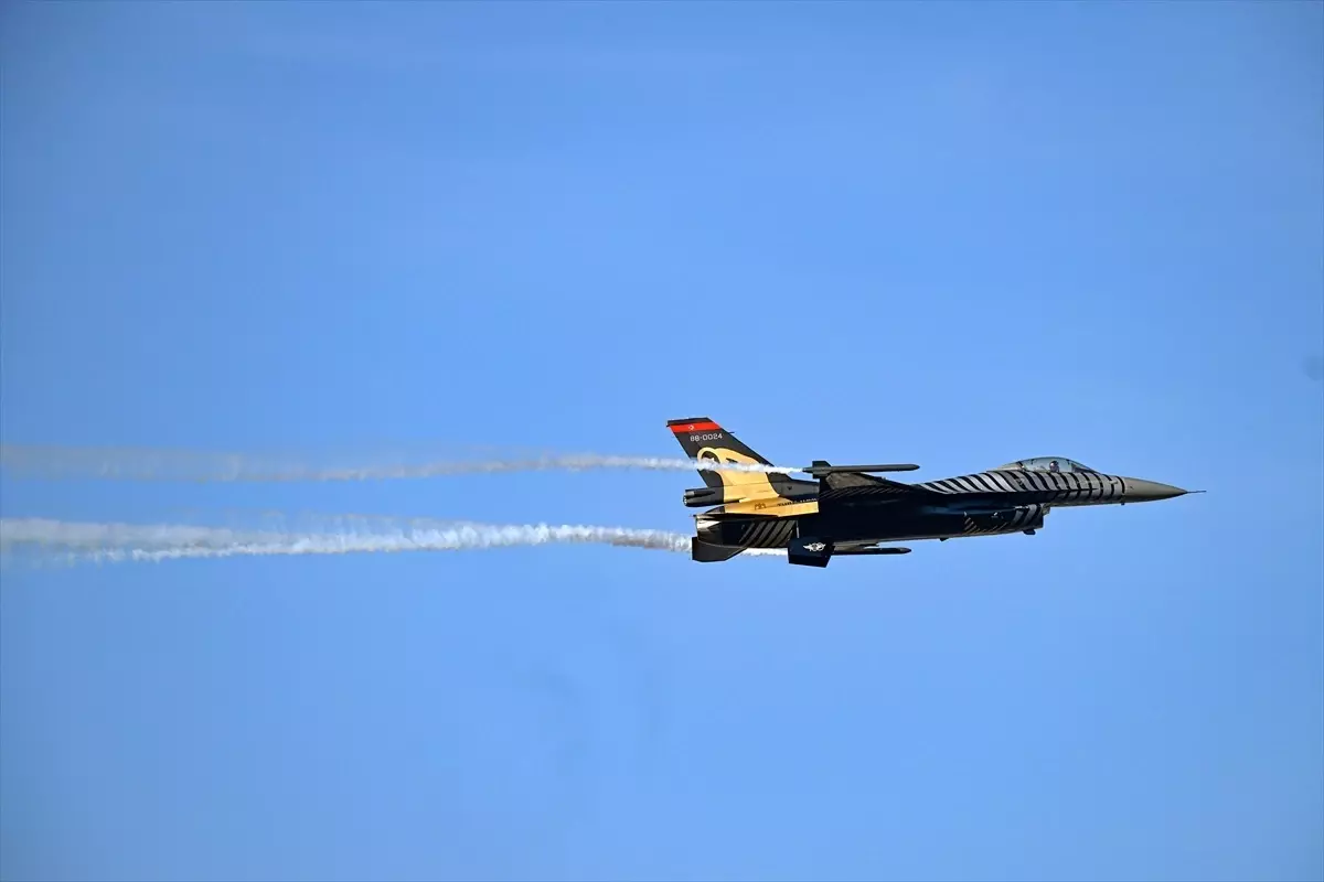 soloturk kayseride gosteri ucusu yapti NGdqCgtd.jpg