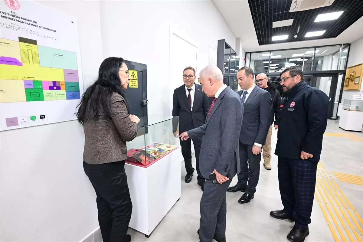 vali ugur turandan halk kutuphanesine ziyaret uQ7wlaH8