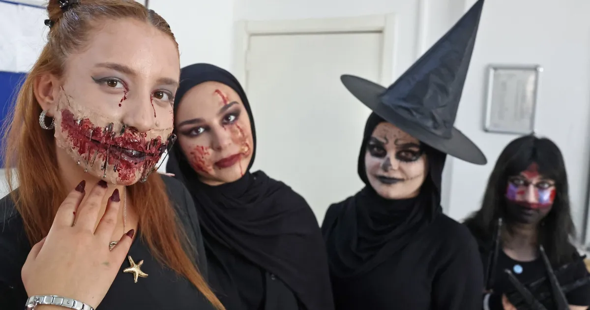 antalyada atabem kursiyerlerden korku filmi makyaji 3CpSPRgM.webp