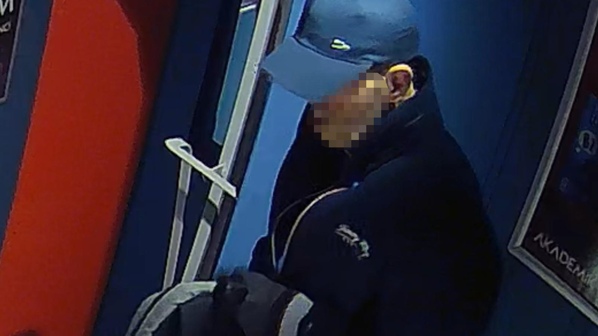 istanbulda piskin hirsiz guvenlik kamerasinda lzS7EgWf.jpg