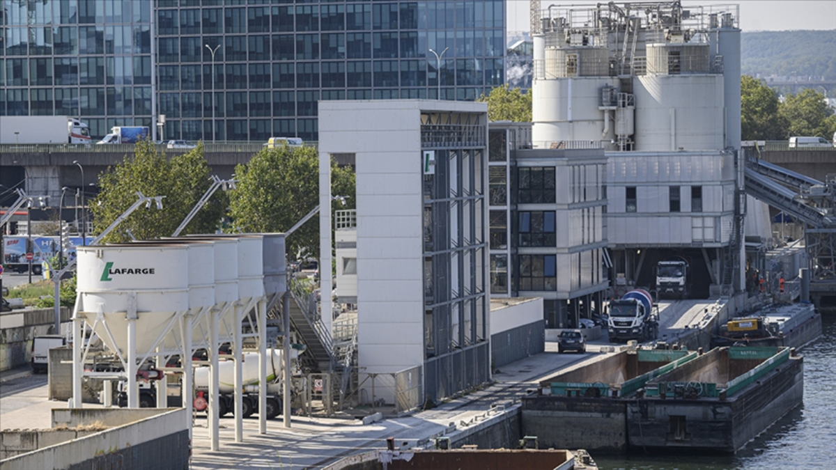 mitin suriyede fabrikasini vurdugu lafarge fransada teror orgutunu finanse etmekten yargilaniyor 6Hm8zRFg.jpg