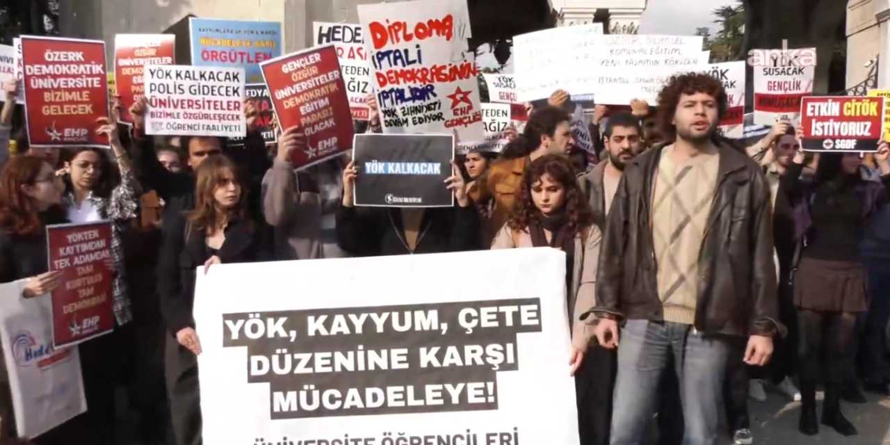 ogrencilerden beyazit meydaninda yok protestosu universitelerimiz kole yetistiren atolyelere donusmustur 86RbAWsk.jpg