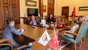 bilecikte-valilik-koltugu-minik-yigite-emanet-hfbtP7AC