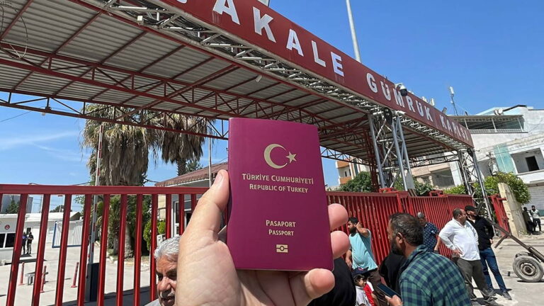 12-yil-sonra-bir-ilk-akcakale-gumruk-kapisindan-pasaportlu-gecis-basladi-idd2UD5U