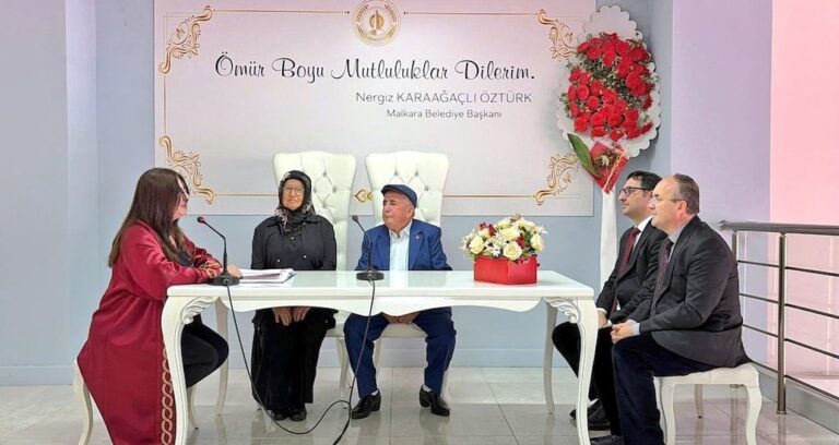 huzurevinde-tanisan-cift-hayatlarini-birlestirdi-U4HCcpff