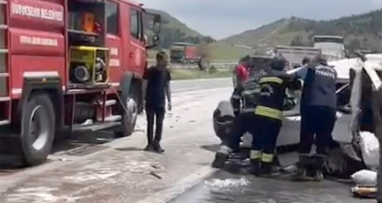 TIR Kazası: Otomobilde Sıkışan Çift Hayatını Kaybetti