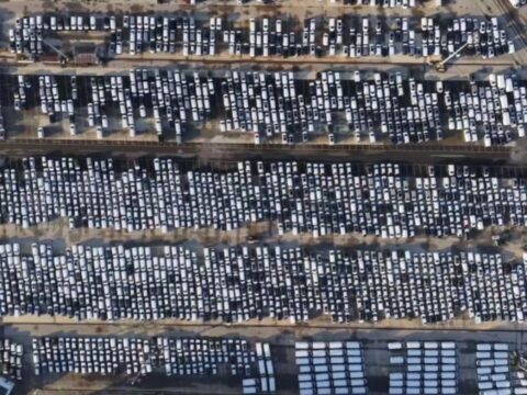 Istanbulda binlerce sifir otomobil havadan goruntulendi jdH4ffG6