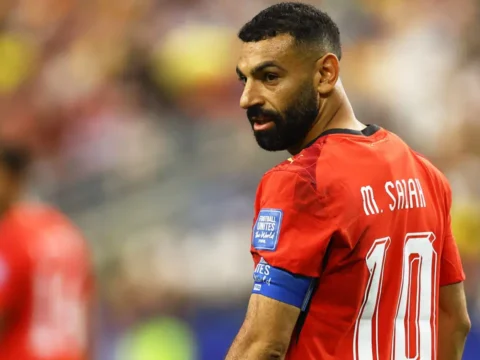 Menajeri acikladi besiktas taraftarini heyecanlandiran mohamed salah gelismesi wEihV3IS